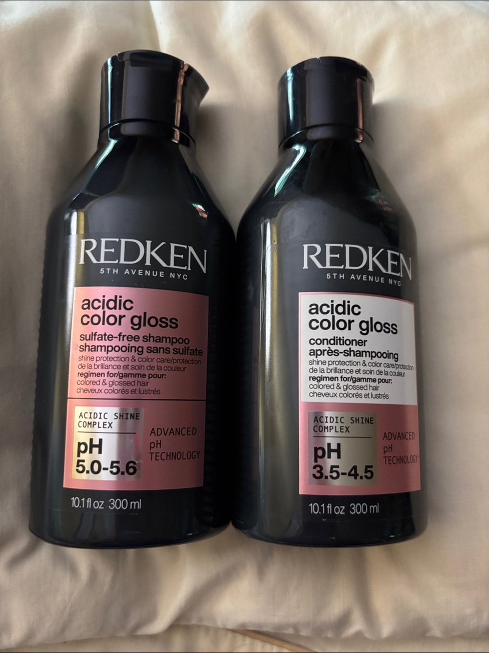 Redken Acidic Color Gloss Shampoo & Conditioner – Black Bottles with Pink Labels